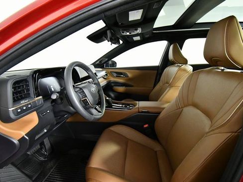 Used 2025 Toyota Crown Signia image 5