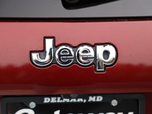 Used 2021 Jeep Cherokee Latitude Lux w/ Comfort/Convenience Group AWD/4WD image 49