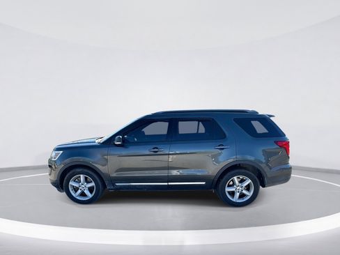 Used 2019 Ford Explorer XLT w/ Equipment Group 202A image 5