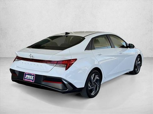 Used 2025 Hyundai Elantra SEL FWD image 6
