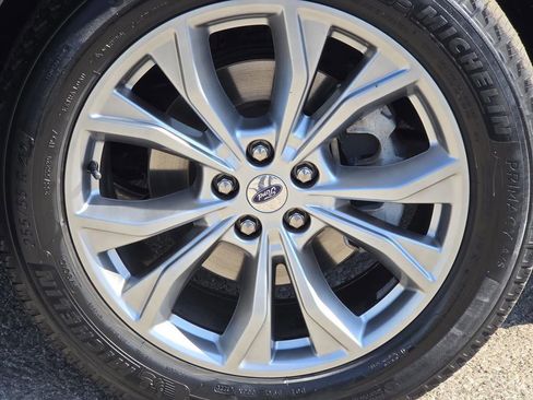 Used 2020 Ford Explorer XLT w/ Equipment Group 202A AWD/4WD image 10