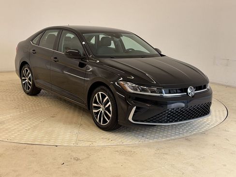 Used 2025 Volkswagen Jetta SE FWD image 7