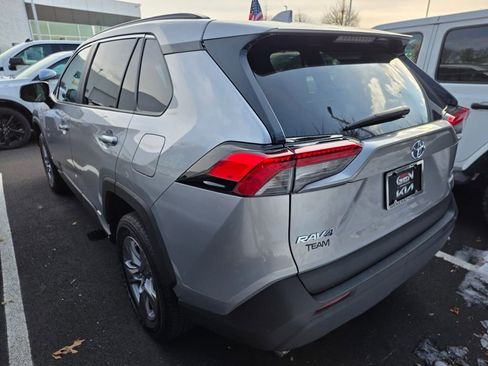 Used 2022 Toyota RAV4 LE image 4