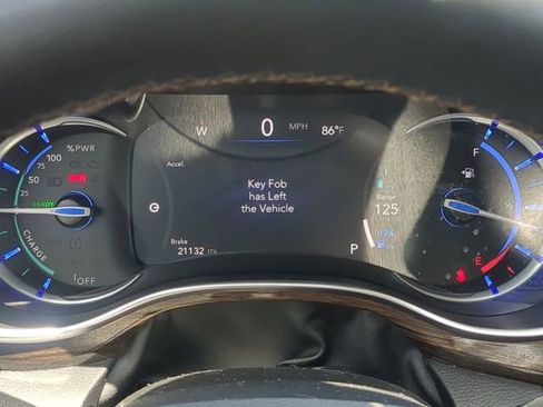 Certified 2023 Chrysler Pacifica Pinnacle FWD image 36