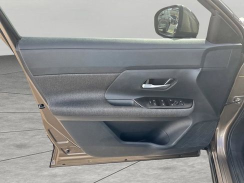 Used 2025 Nissan Kicks SV FWD image 13