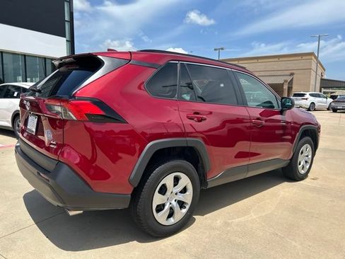 Used 2021 Toyota RAV4 LE AWD/4WD image 14