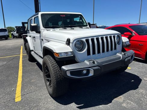 Used 2019 Jeep Wrangler Unlimited Sahara AWD/4WD image 2