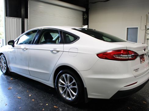 Used 2020 Ford Fusion SE FWD image 5