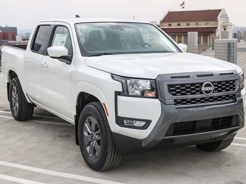 New 2025 Nissan Frontier SV w/ SV Convenience Package RWD image 3