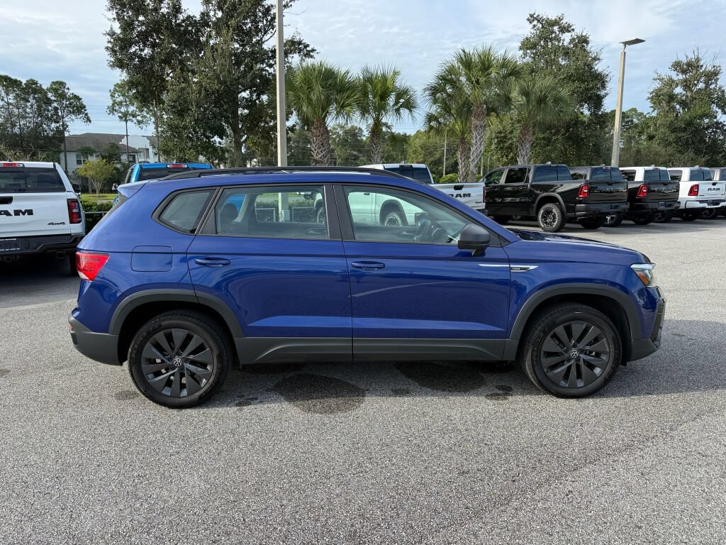 Used 2024 Volkswagen Taos S FWD image 2