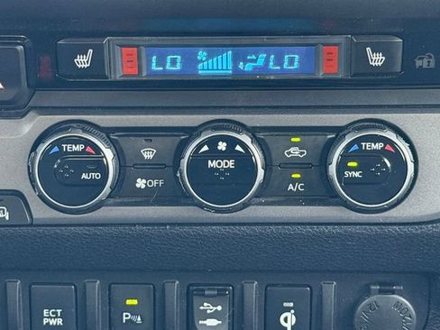 Used 2016 Toyota Tacoma TRD Sport AWD/4WD image 23