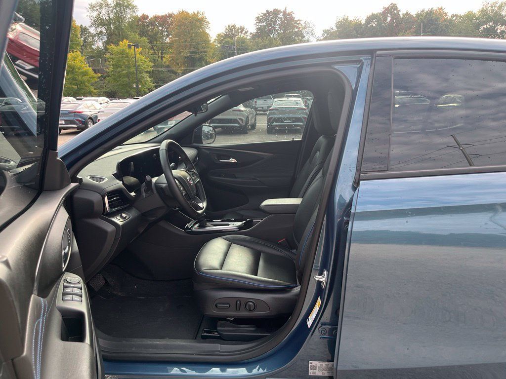 Used 2024 Buick Envista Sport Touring w/ Convenience I Package FWD image 15