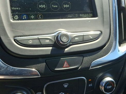 Used 2019 Chevrolet Equinox LT FWD image 16