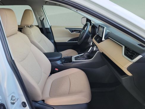 Certified 2025 Toyota RAV4 XLE image 32