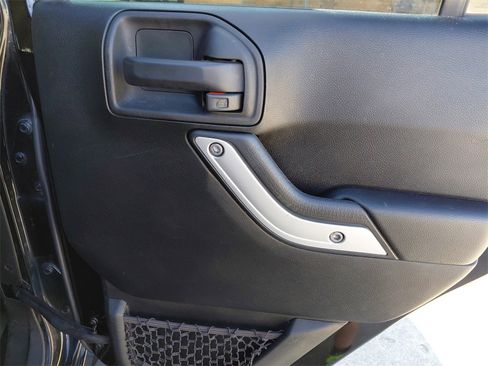 Used 2018 Jeep Wrangler Unlimited Sahara image 21