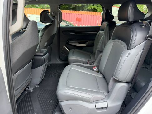 Used 2024 Kia EV9 Light Long Range RWD image 16