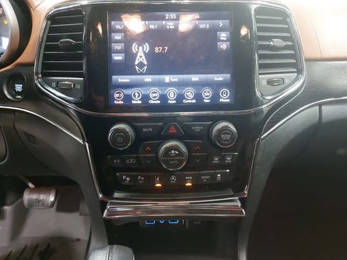 Used 2019 Jeep Grand Cherokee Summit AWD/4WD image 19