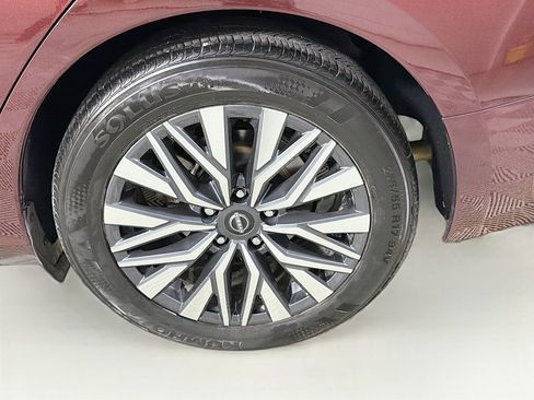 Used 2024 Nissan Altima 2.5 SV image 32