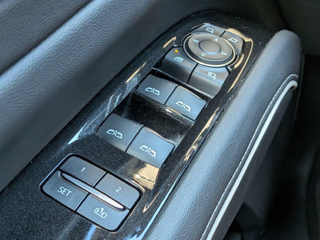 Used 2022 Cadillac Escalade Premium Luxury w/ Performance Package RWD image 28