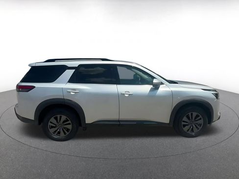 Used 2025 Nissan Pathfinder SV AWD/4WD image 16