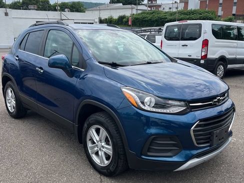 Used 2020 Chevrolet Trax LT w/ LT Convenience Package AWD/4WD image 1