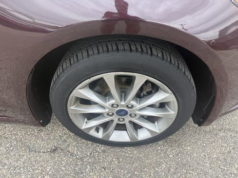 Used 2017 Ford Fusion SE w/ Fusion SE Technology Package FWD image 7