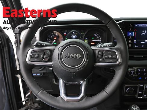 Used 2025 Jeep Wrangler Unlimited Sahara AWD/4WD image 10