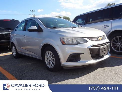 Used 2018 Chevrolet Sonic LT w/ Convenience Package FWD image 1