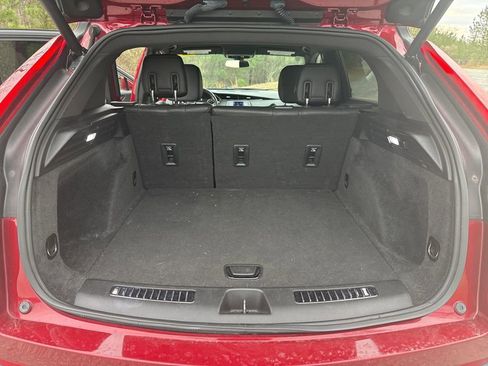 Used 2019 Cadillac XT4 Premium Luxury w/ Cold Weather Package image 7