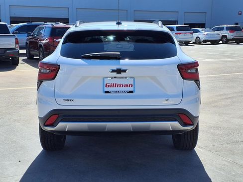 Used 2025 Chevrolet Trax LT w/ Driver Confidence Package image 22