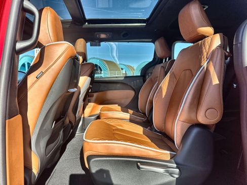 New 2026 Chrysler Pacifica Pinnacle FWD image 25