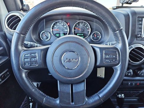 Used 2017 Jeep Wrangler Unlimited Rubicon w/ Connectivity Group AWD/4WD image 10