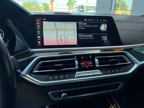 Used 2020 BMW X7 M50i w/ Dynamic Handling Package AWD/4WD image 41