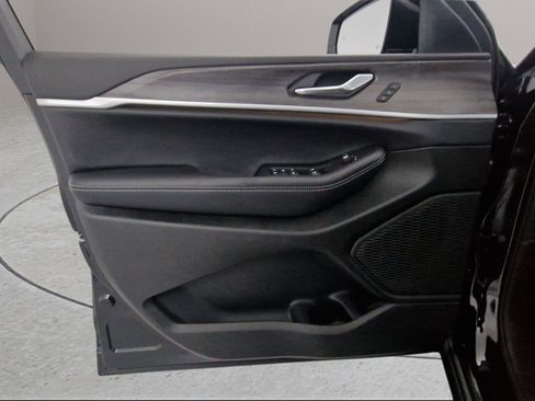 New 2025 Jeep Grand Cherokee L Limited image 22