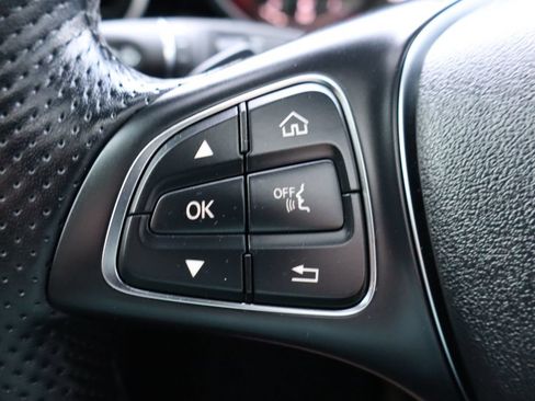 Used 2019 Mercedes-Benz GLC 300 4MATIC w/ Premium Package image 31