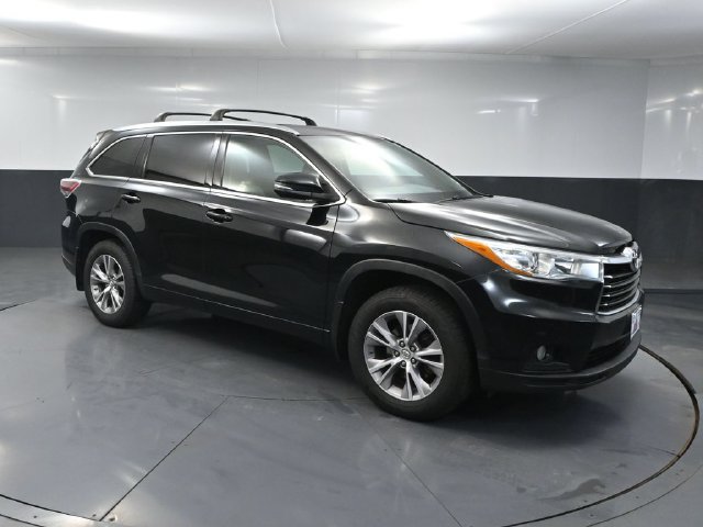 Used 2015 Toyota Highlander XLE AWD/4WD image 1