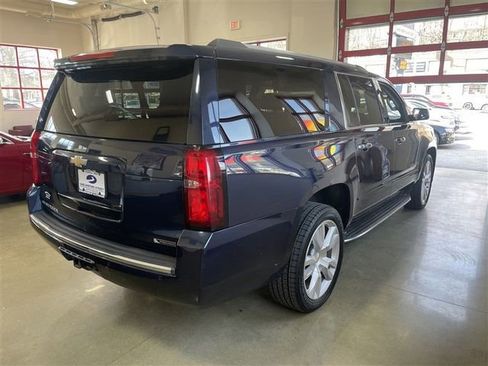Used 2018 Chevrolet Suburban Premier image 7