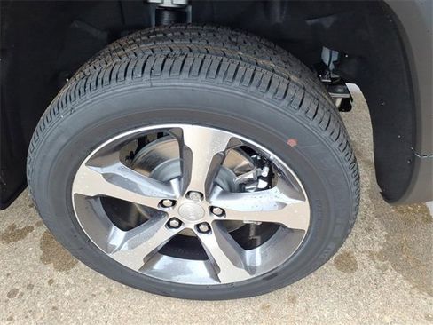 New 2025 Jeep Grand Cherokee L Limited image 19