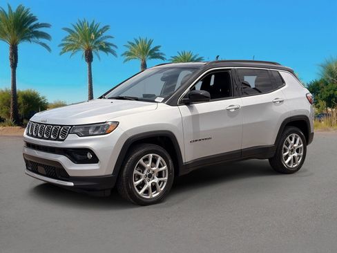 Used 2025 Jeep Compass Limited AWD/4WD image 32