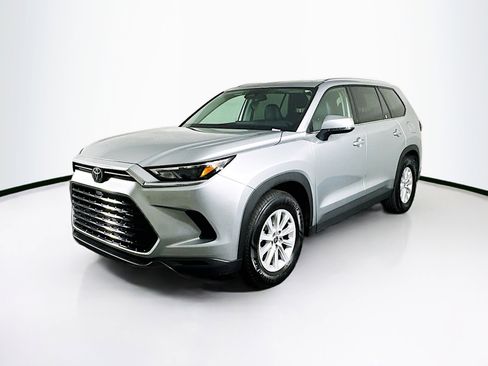 Used 2025 Toyota Grand Highlander FWD image 3