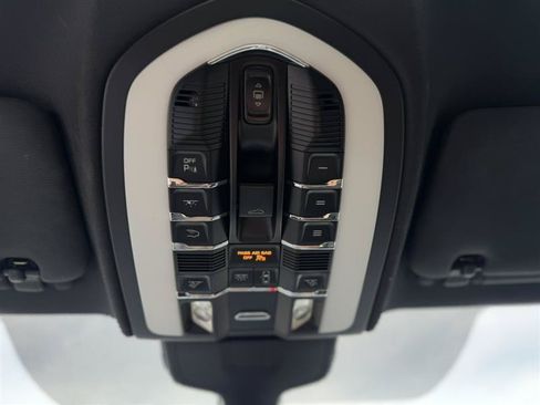 Used 2016 Porsche Cayenne S AWD/4WD image 18
