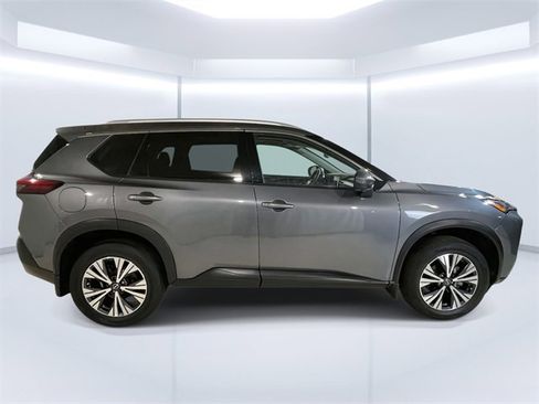 Used 2021 Nissan Rogue SV w/ Premium Package image 5