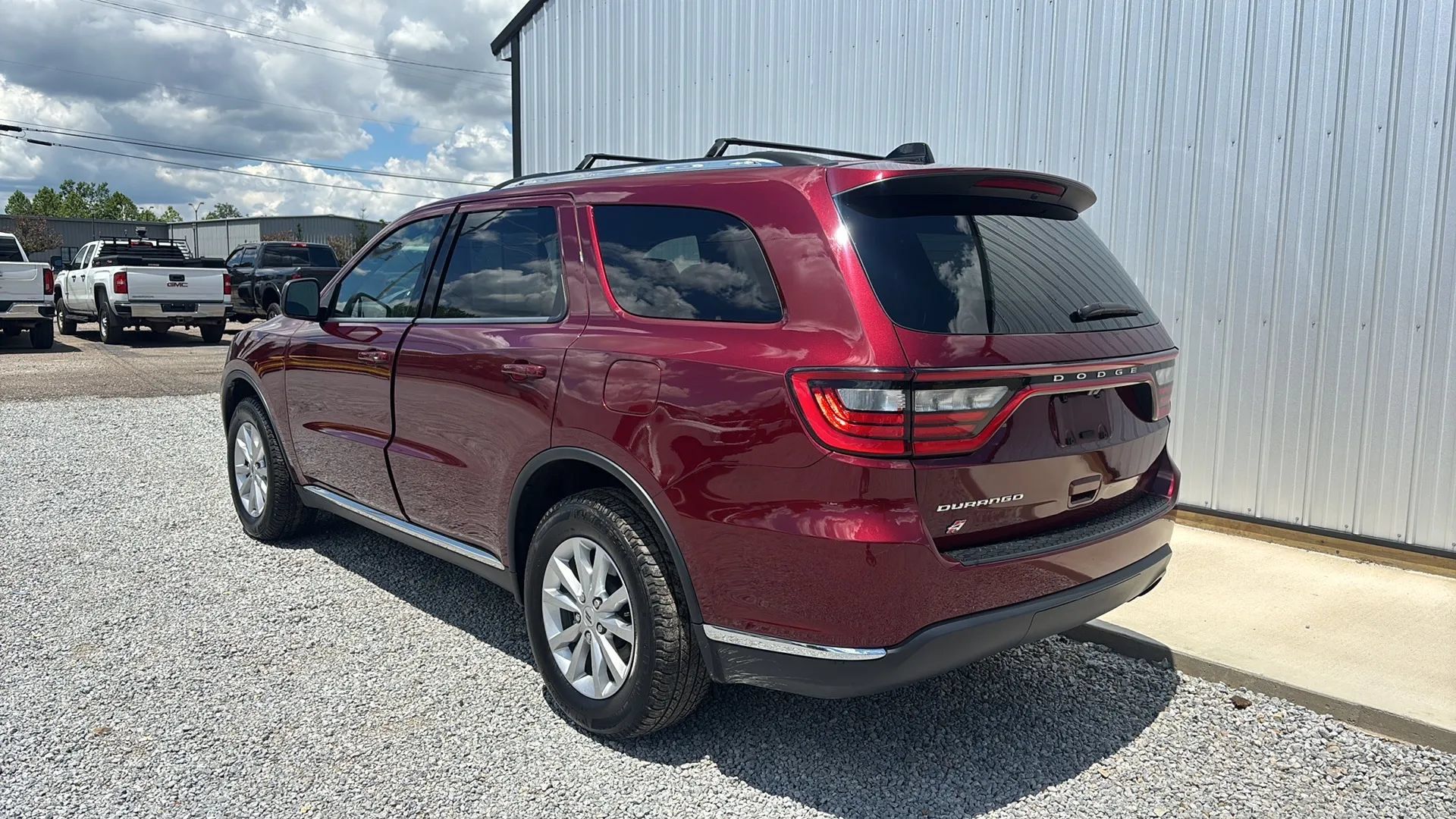 Used 2023 Dodge Durango SXT AWD/4WD image 3