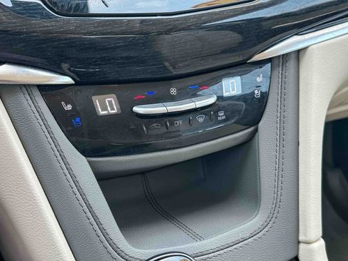 Used 2025 Cadillac XT6 Premium Luxury w/ Technology Package FWD image 34