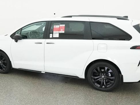 New 2026 Toyota Sienna XSE FWD image 23