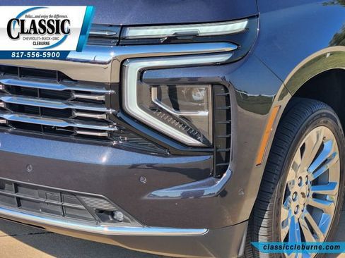 Used 2025 Chevrolet Suburban Premier RWD image 11