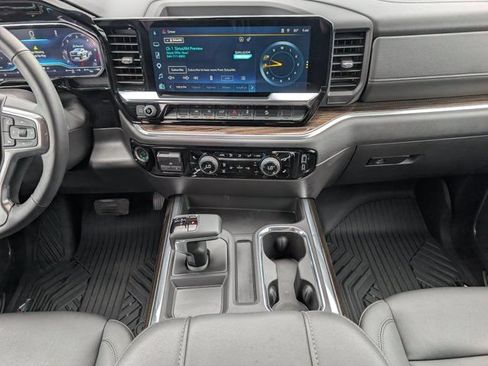 Used 2025 Chevrolet Silverado 1500 LT Trail Boss w/ Convenience Package II AWD/4WD image 7