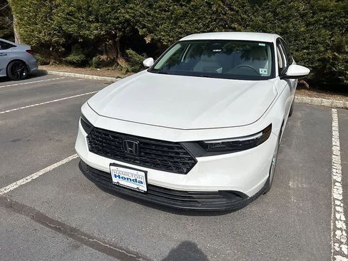 Certified 2023 Honda Accord LX image 3