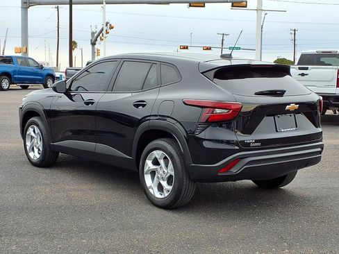 Used 2025 Chevrolet Trax LS w/ LS Convenience Package image 5