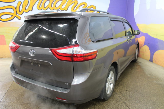 Used 2019 Toyota Sienna LE FWD image 8